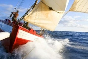 a small boat in a body of water